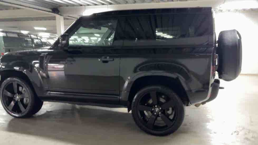 More views of Land Rover Defender 90