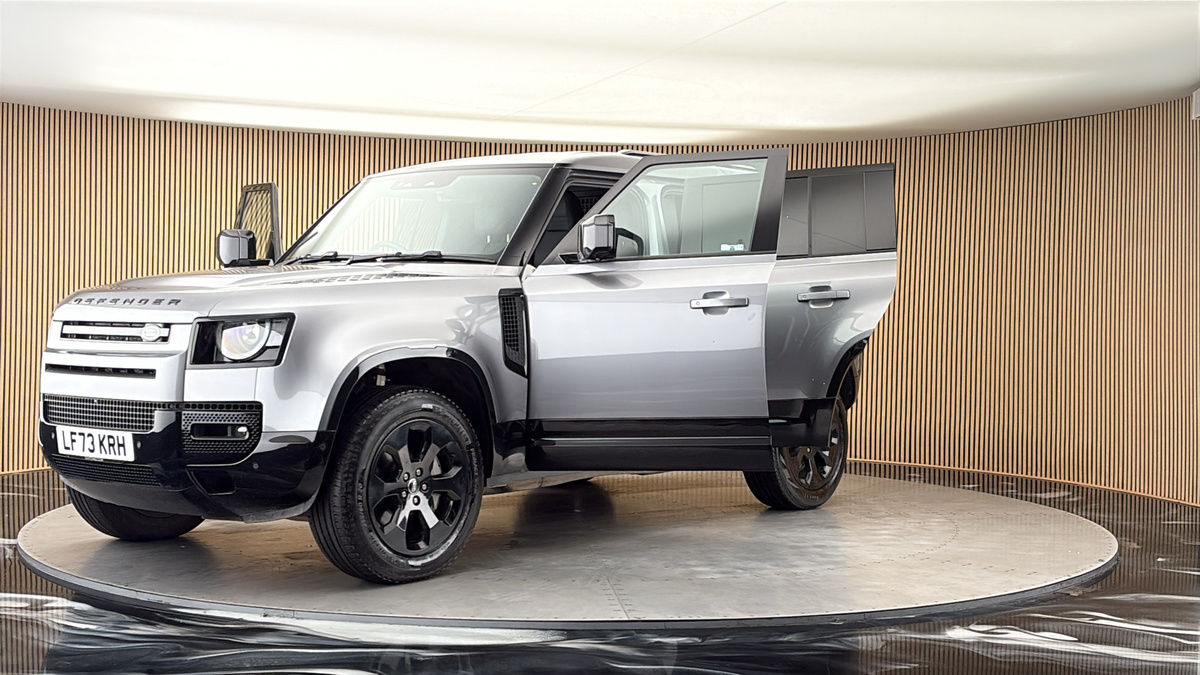 More views of Land Rover Defender 110