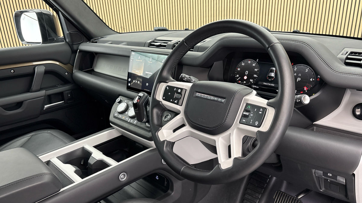 Land Rover Defender 110 Image 5