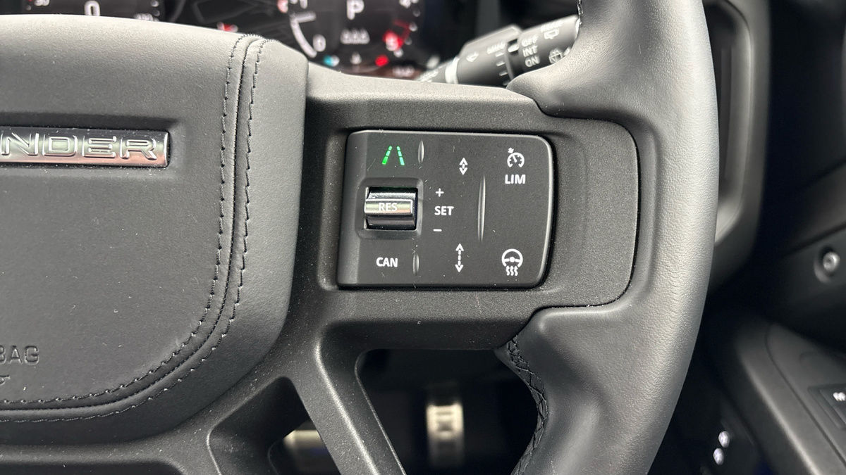 Land Rover Defender 90 Image 14