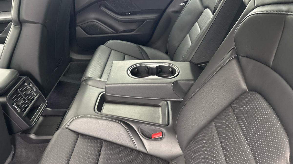 Porsche Taycan Image 10