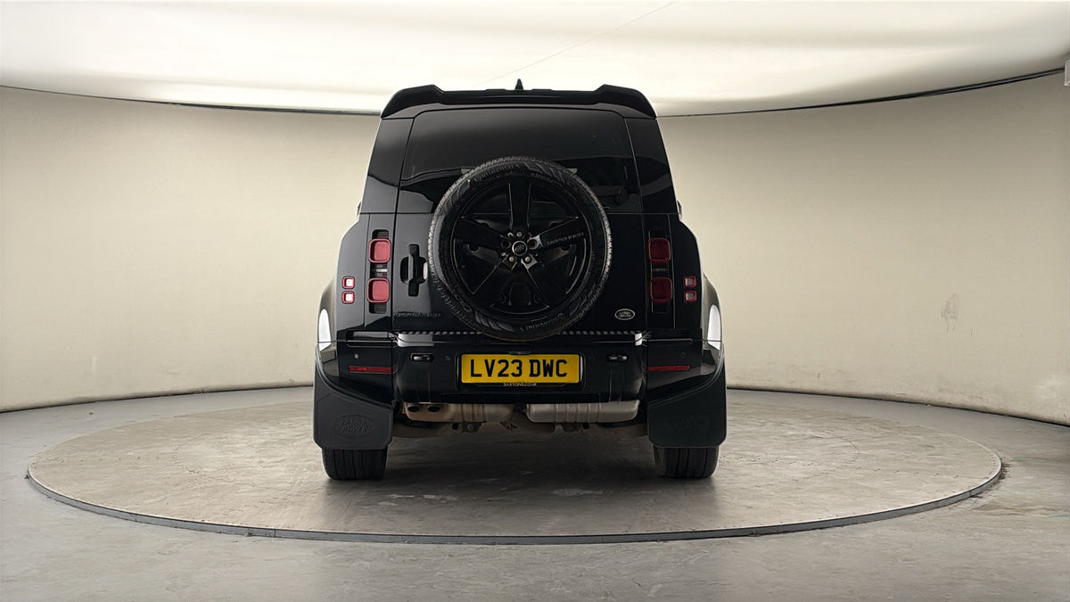 Land Rover Defender 110 Image 4