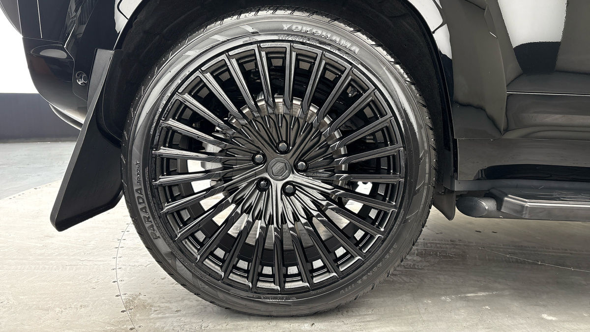 Land Rover Defender 110 Urban Image 10