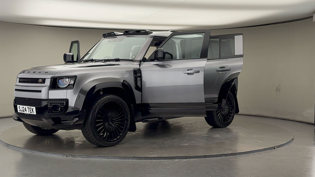 More views of Land Rover Defender 110