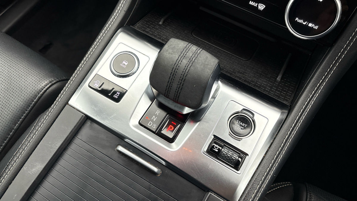 Jaguar F-PACE Image 6