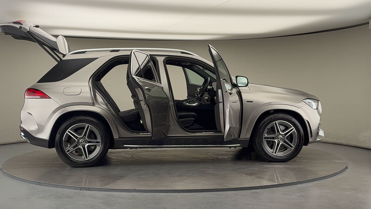 More views of Mercedes-Benz GLE