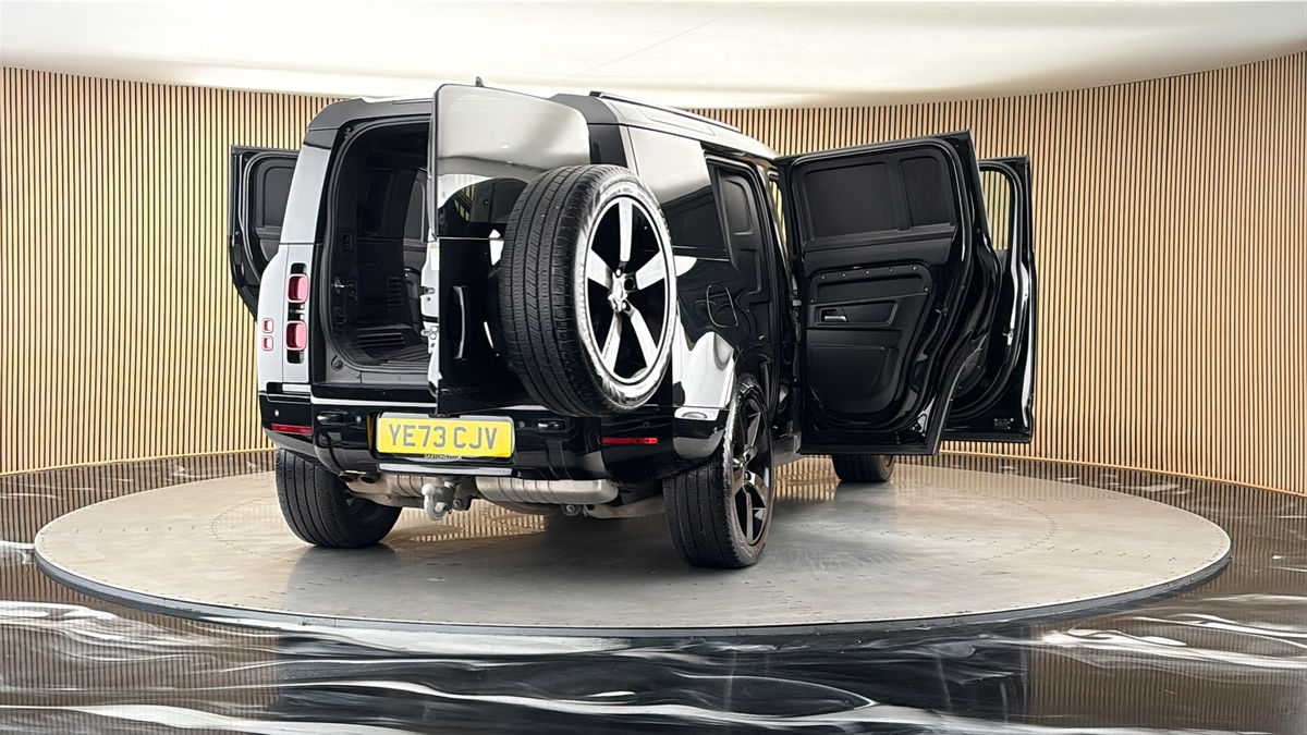 More views of Land Rover Defender 110