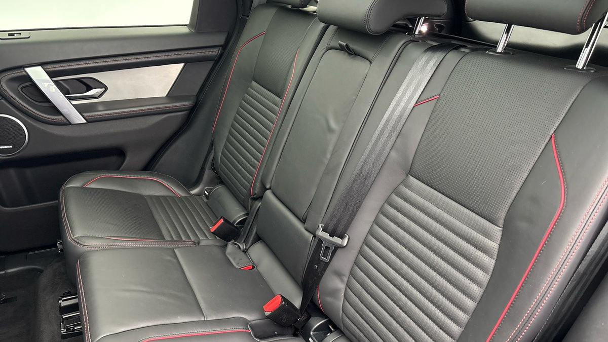 Land Rover Discovery Sport Image 8