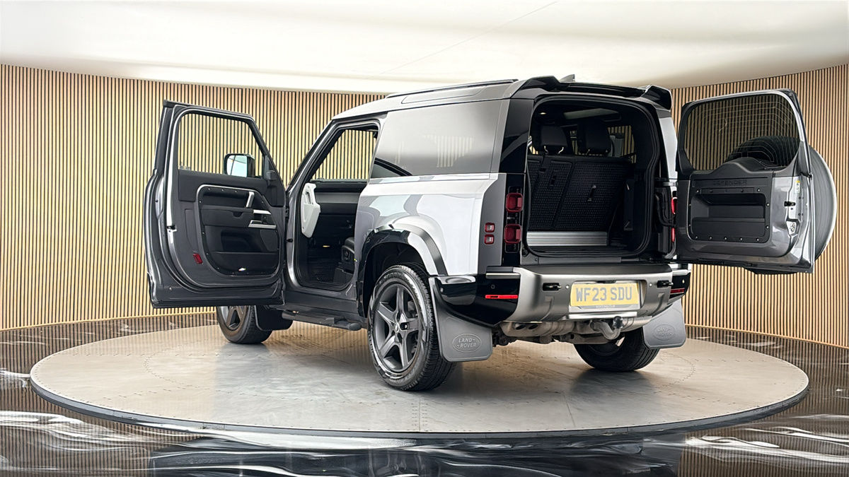 Land Rover Defender 90 Image 23