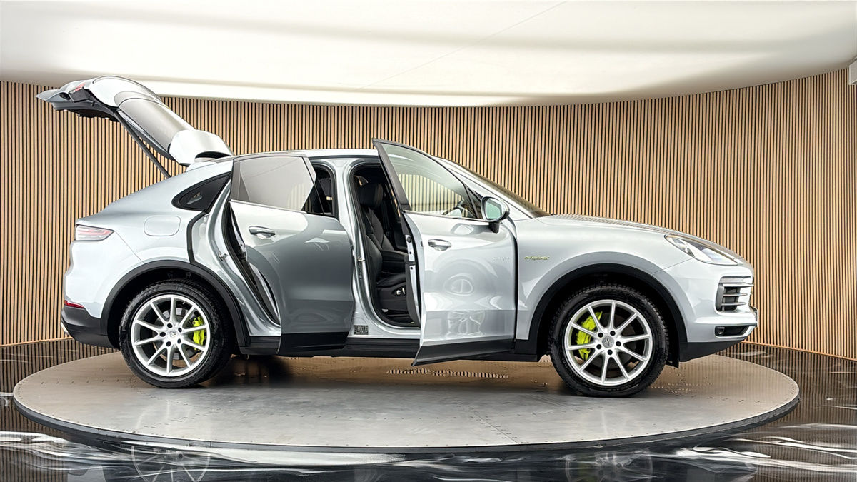 More views of Porsche Cayenne