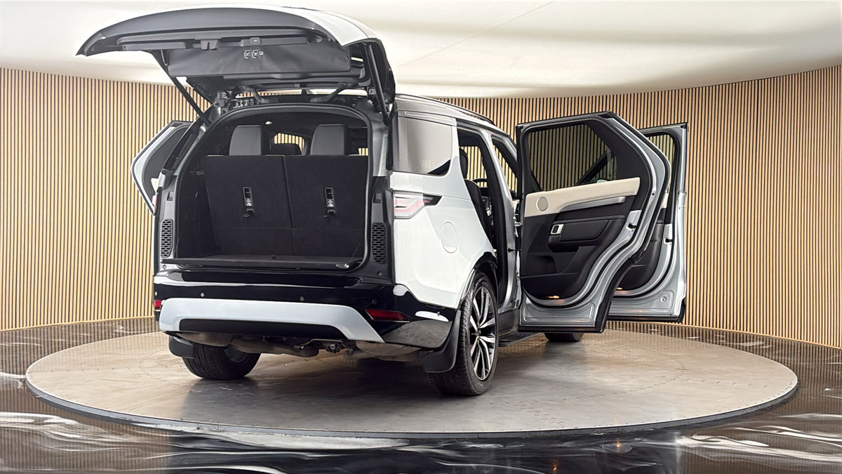 More views of Land Rover Discovery