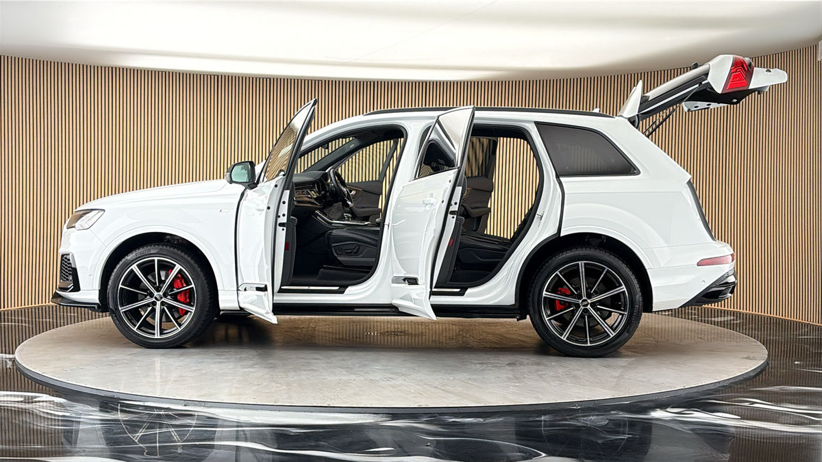 More views of Audi Q7