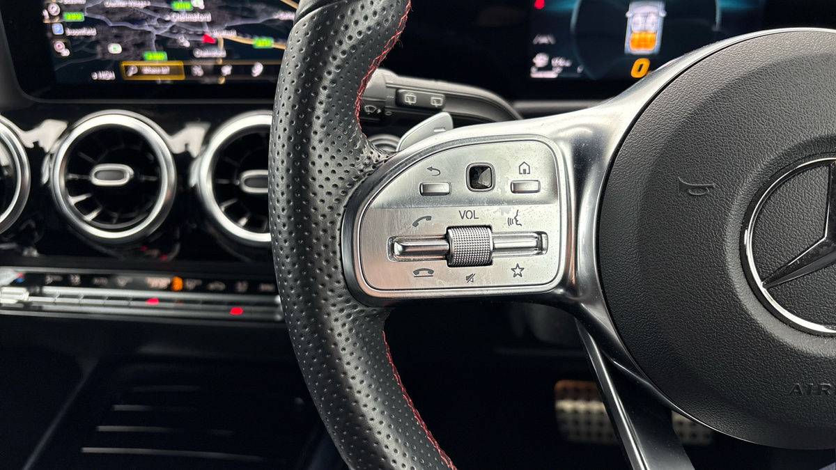 Mercedes-Benz GLA Image 13