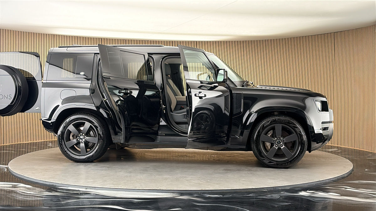 More views of Land Rover Defender 110
