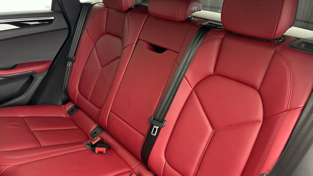 Porsche Macan Image 8