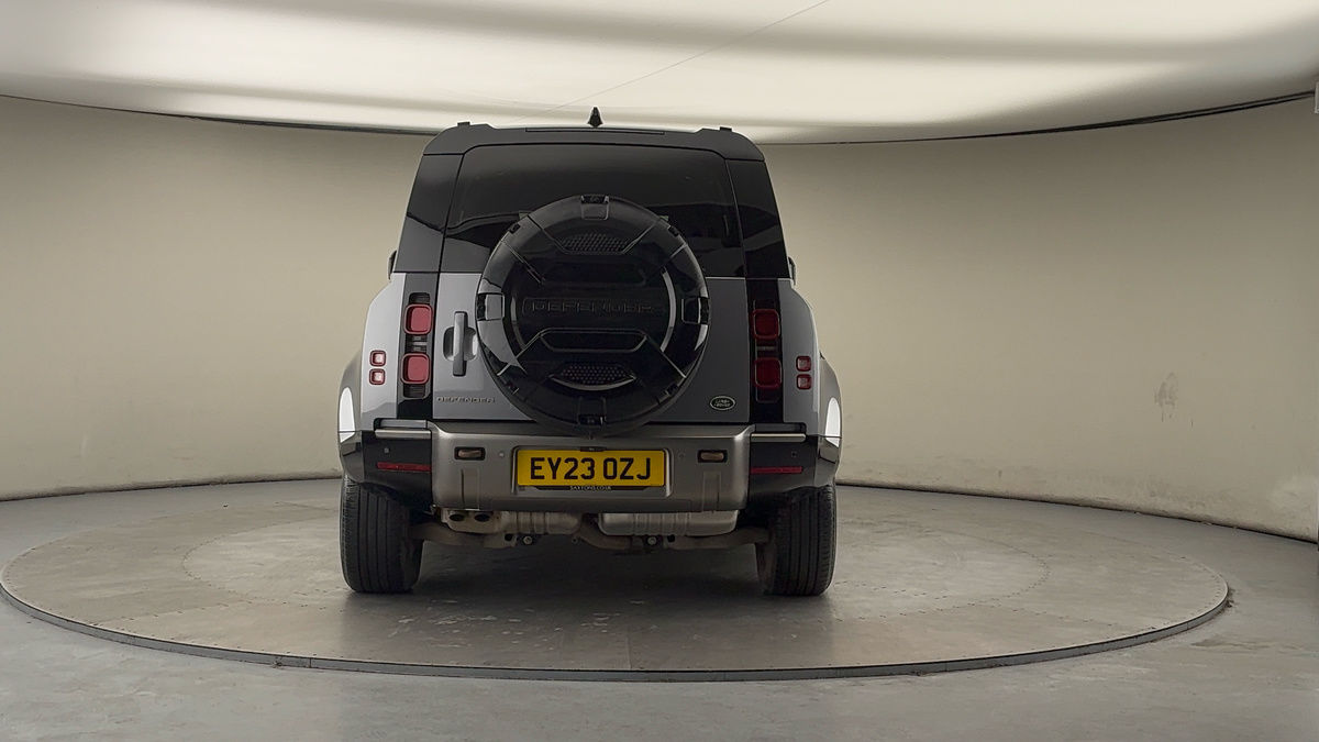 Land Rover Defender 110 Image 4