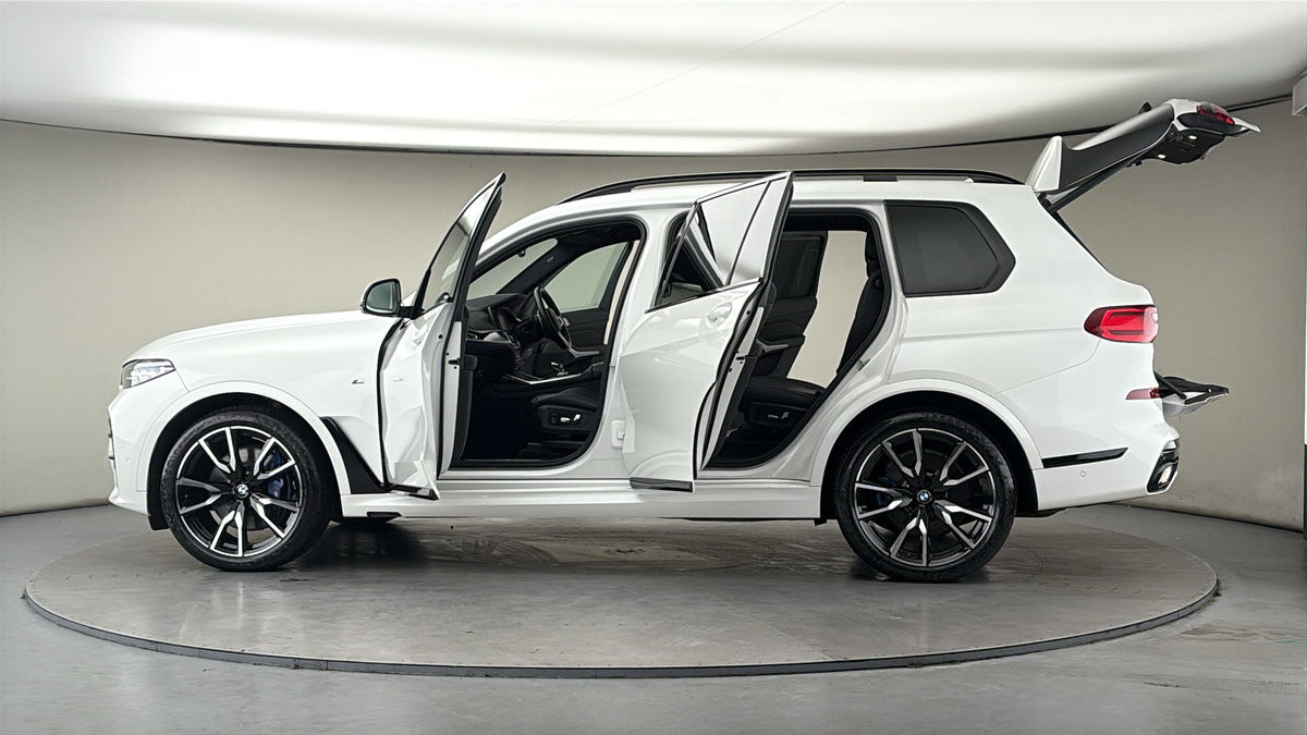 More views of BMW X7