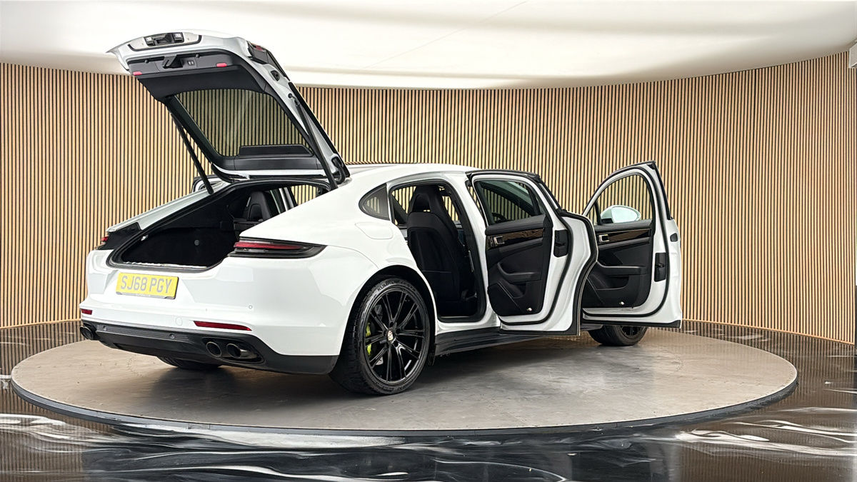 More views of Porsche Panamera