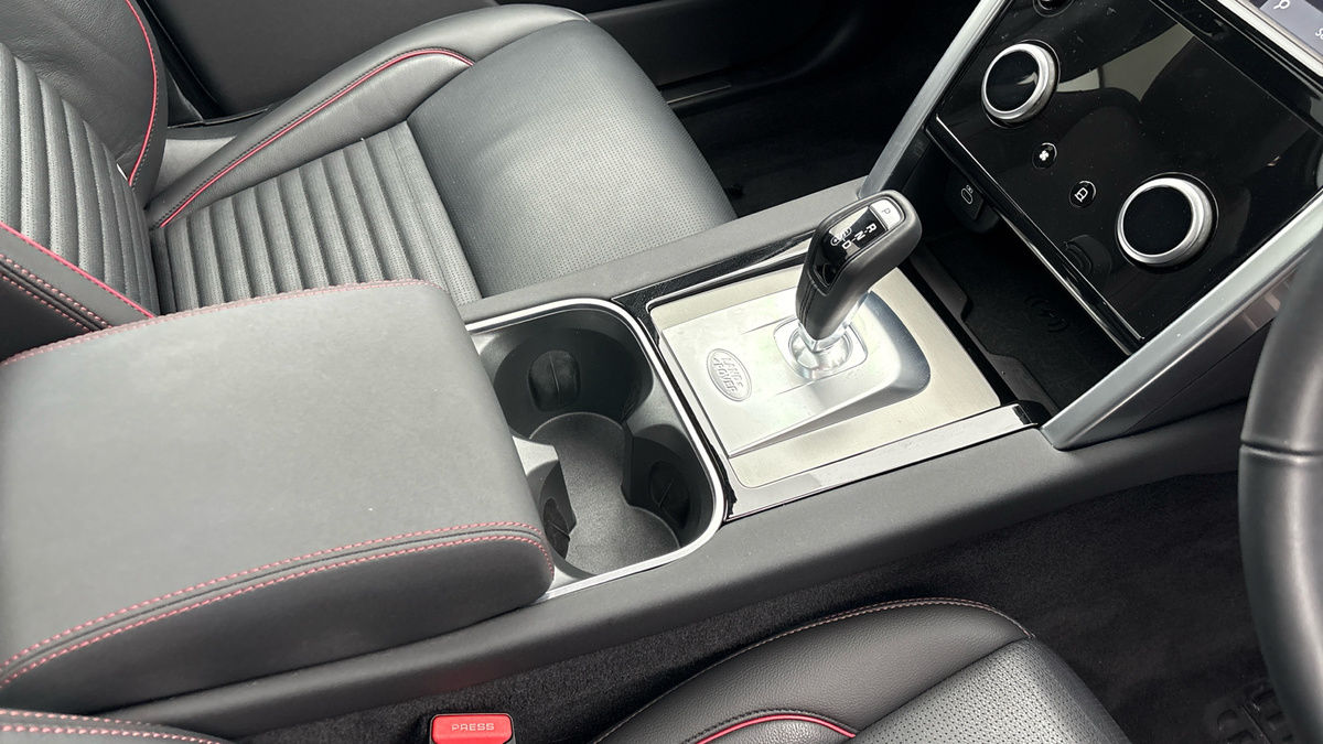 Land Rover Discovery Sport Image 18