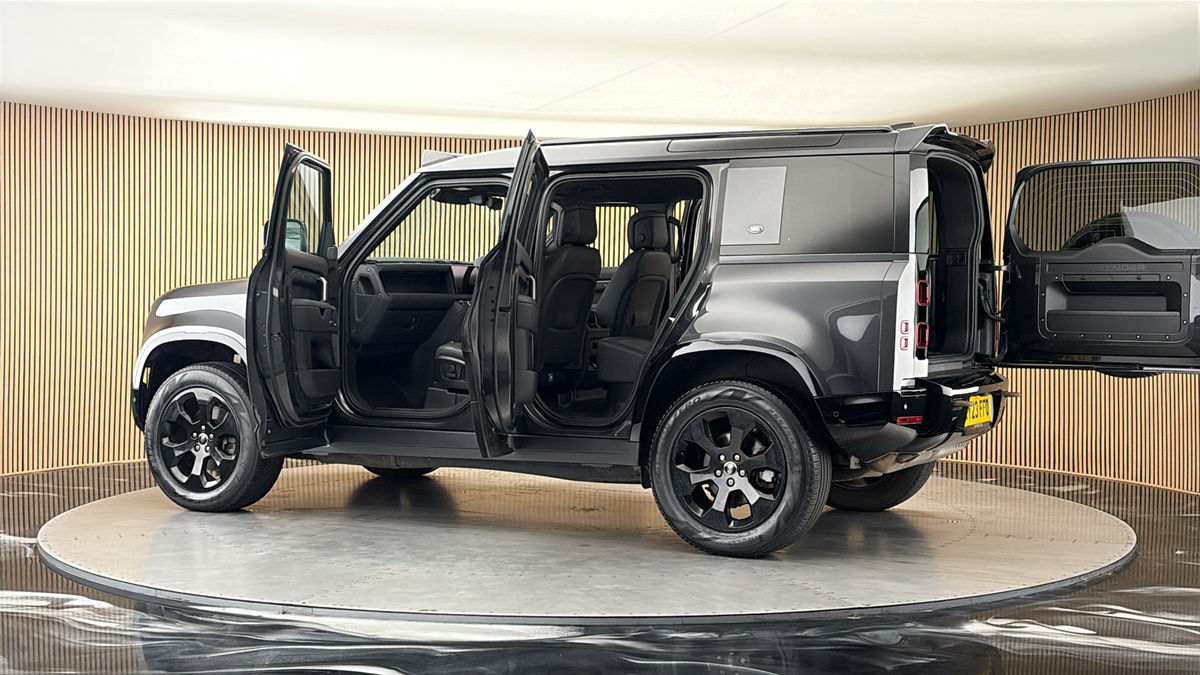 More views of Land Rover Defender 110