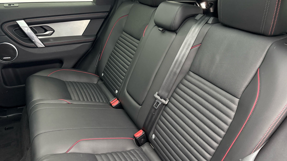 Land Rover Discovery Sport Image 8