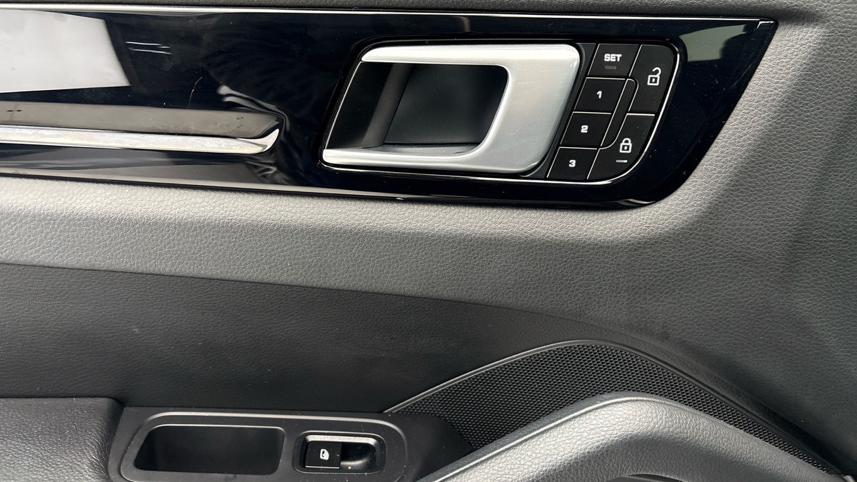 Porsche Cayenne Image 19