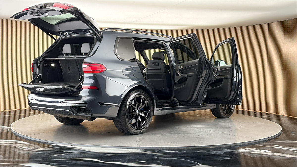 More views of BMW X7
