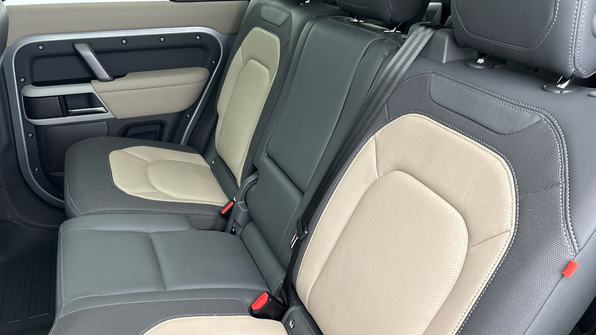 Land Rover Defender 110 Urban Image 8