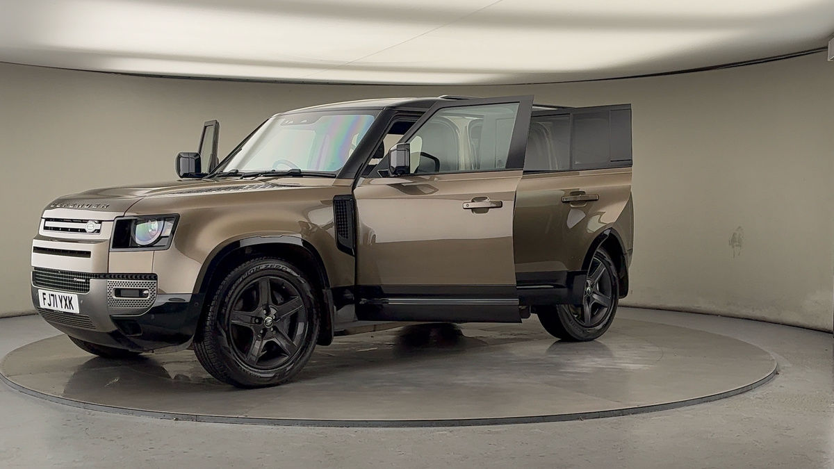 Land Rover Defender 110 Image 22