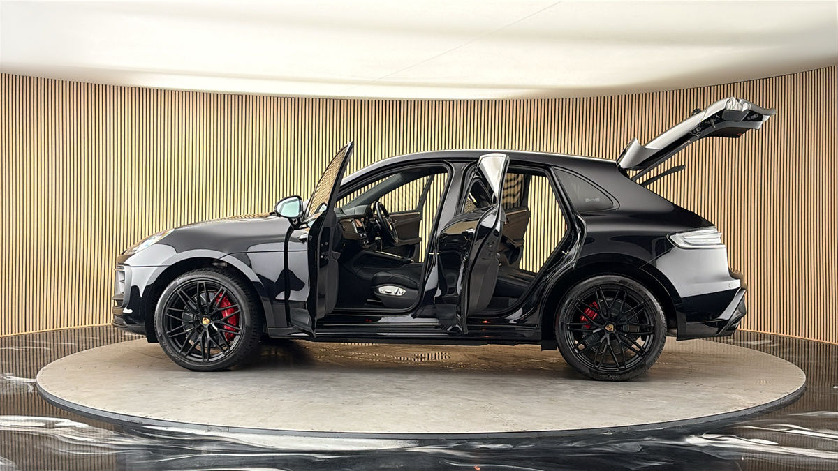 More views of Porsche Macan