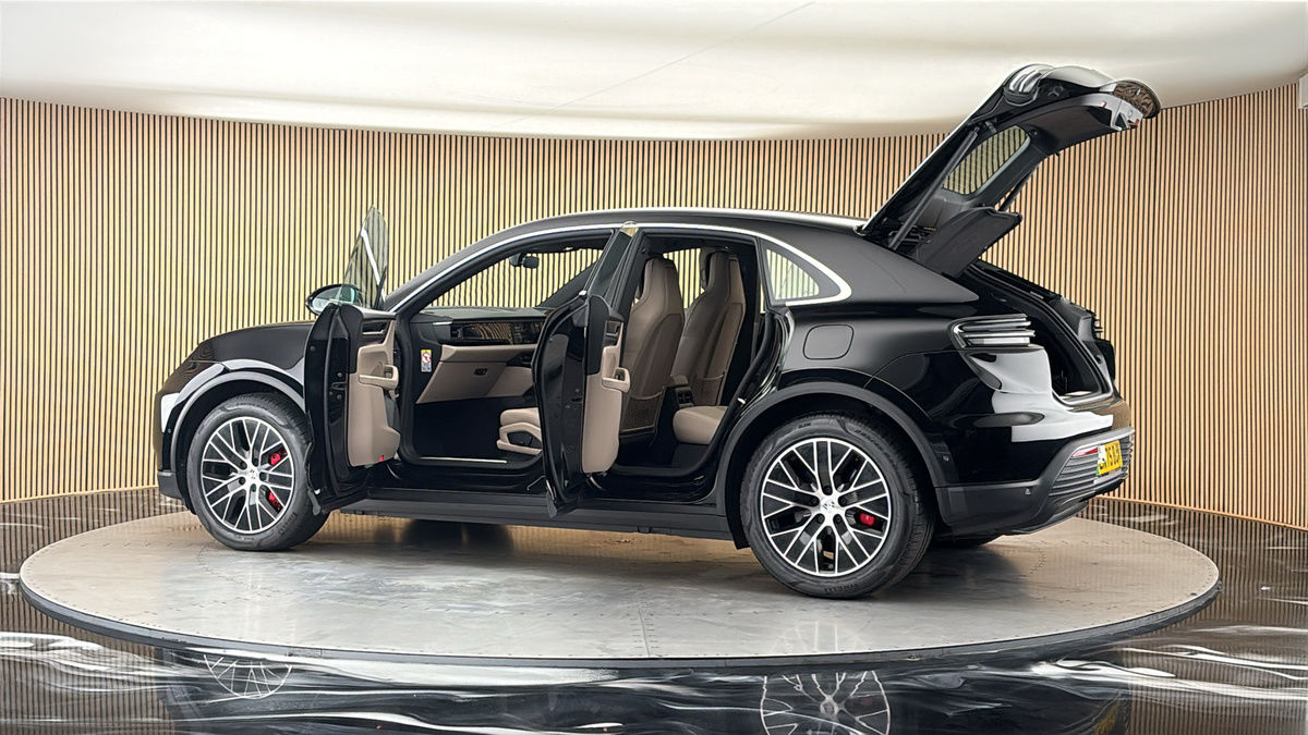 More views of Porsche Macan