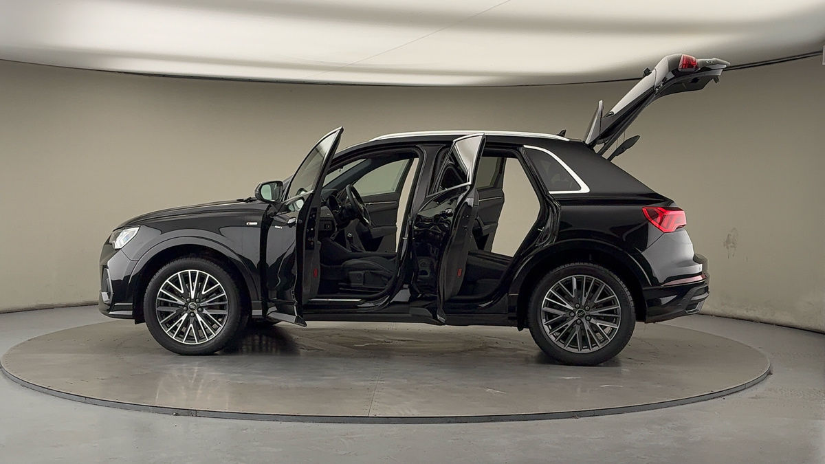 More views of Audi Q3