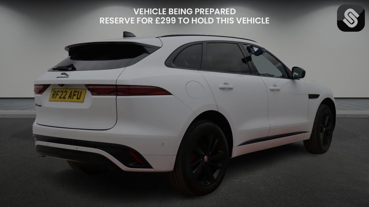 Jaguar F-PACE Image 4