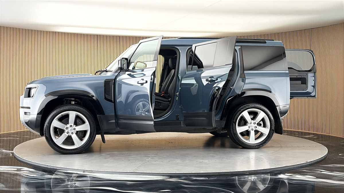More views of Land Rover Defender 110