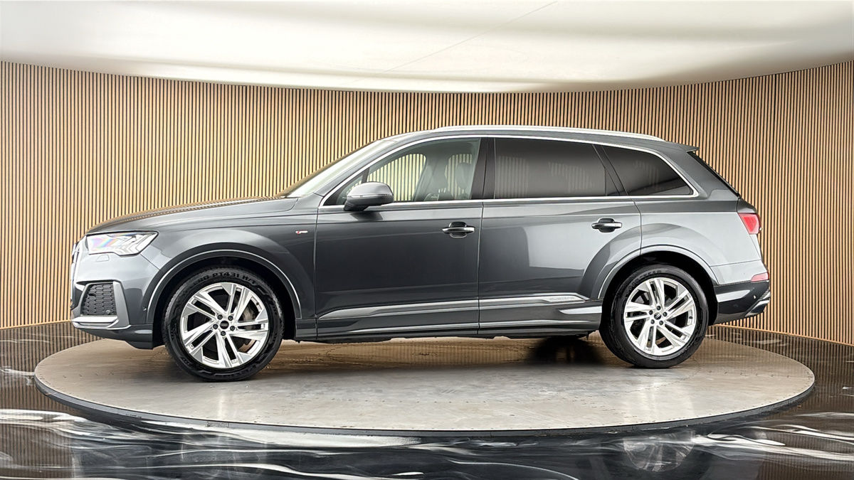 More views of Audi Q7