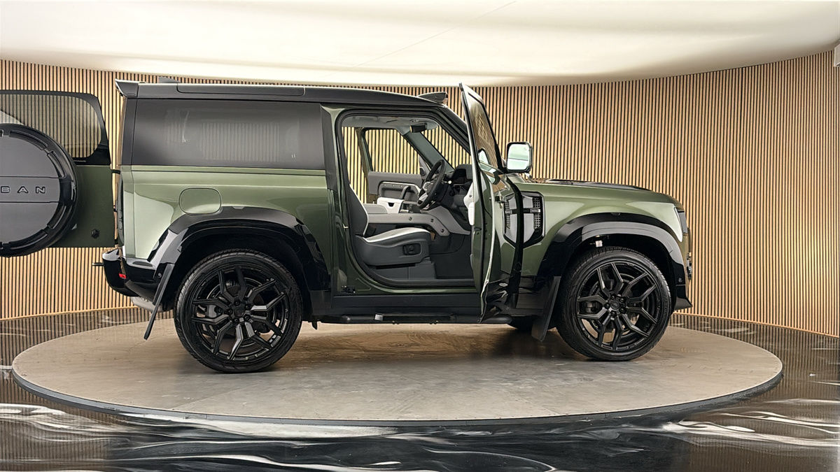 More views of Land Rover Defender 90