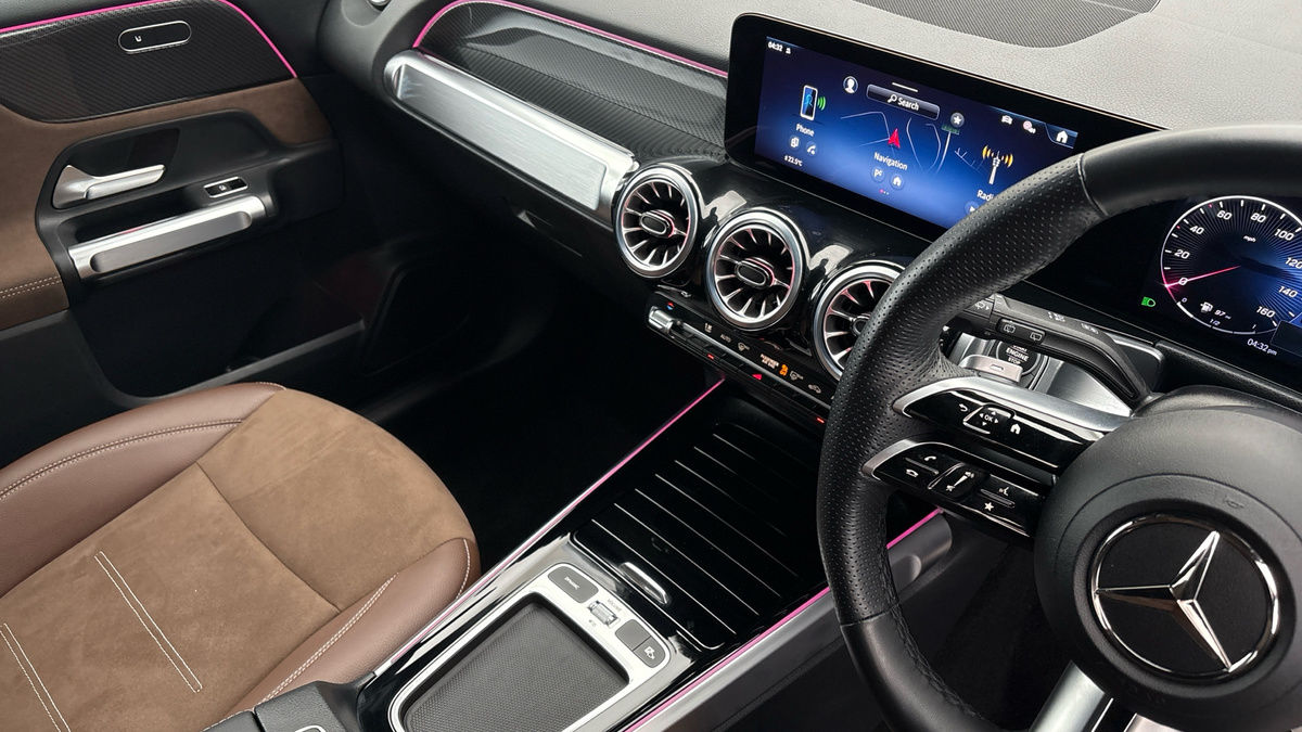 Mercedes-Benz GLB Image 18
