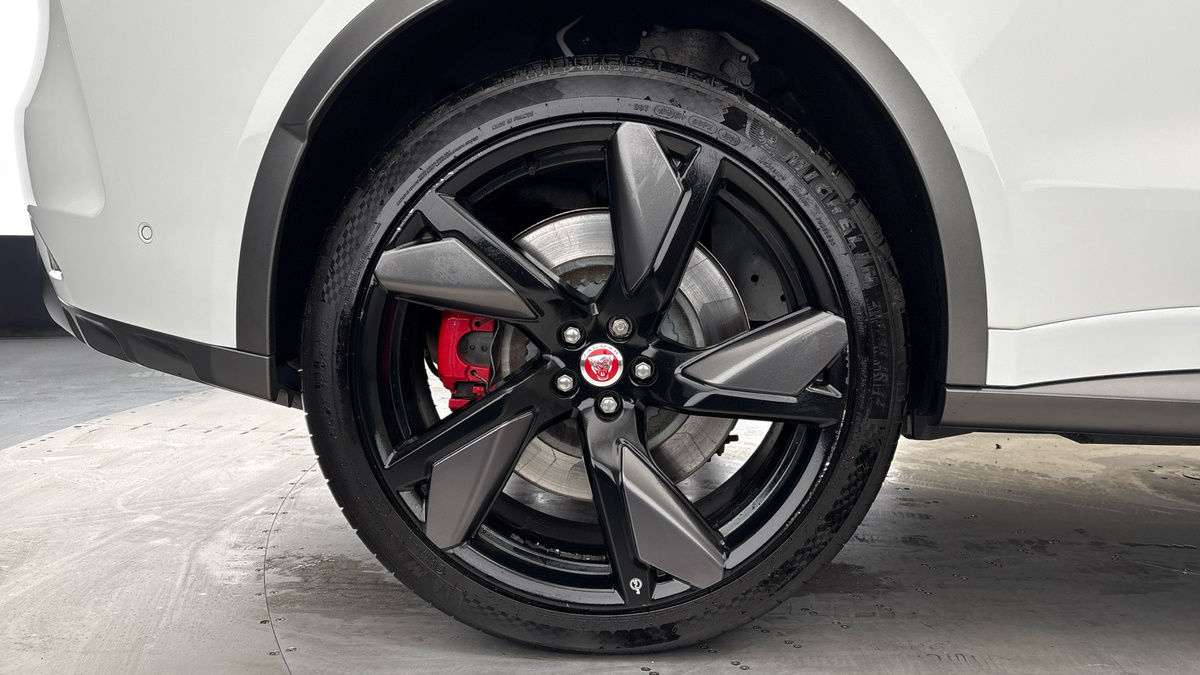 Jaguar F-PACE Image 10