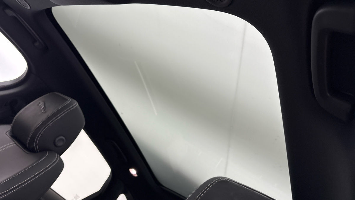 Jaguar F-PACE Image 6