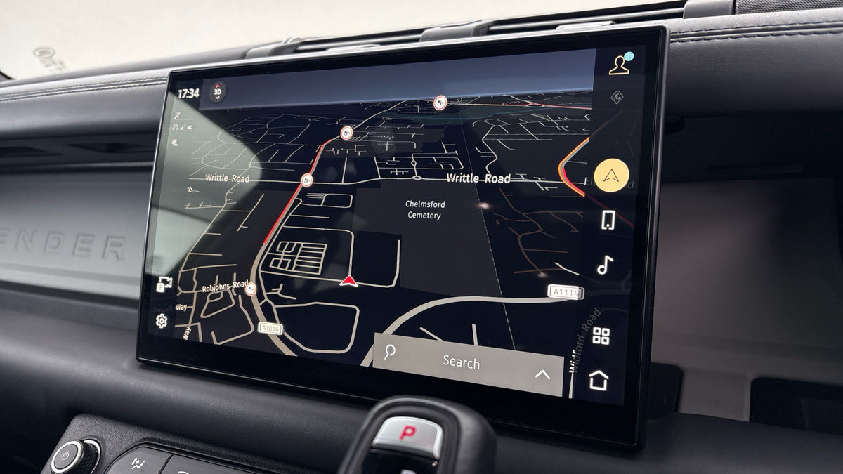 Land Rover Defender 130 Image 17