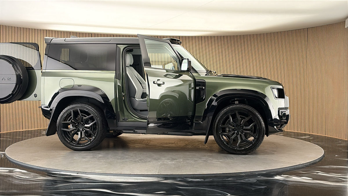 More views of Land Rover Defender 90