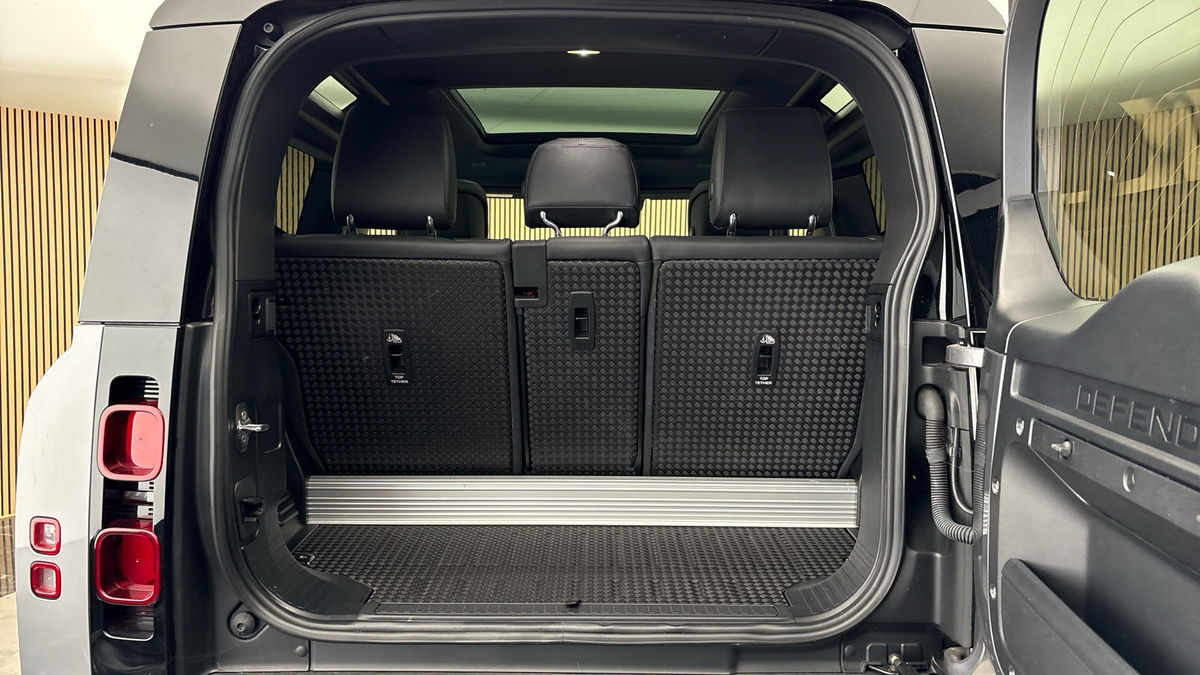 Land Rover Defender 90 Image 11