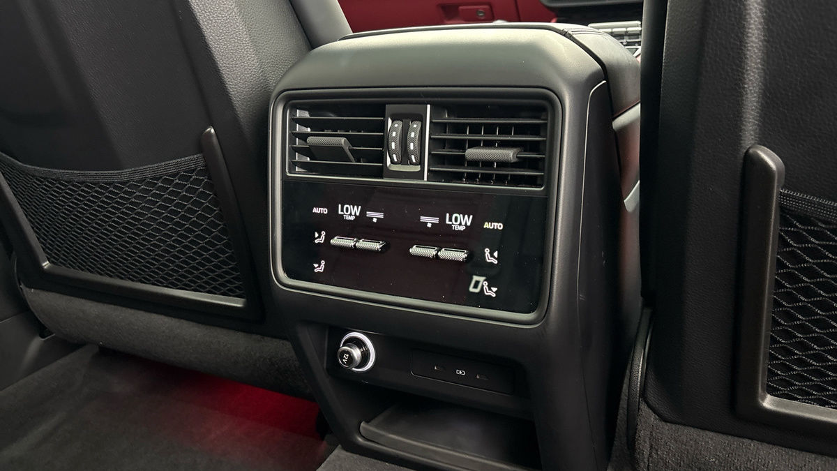 Porsche Cayenne Image 25