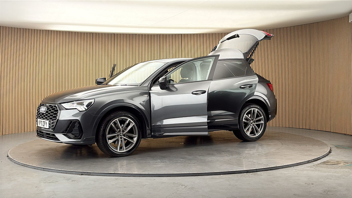 More views of Audi Q3