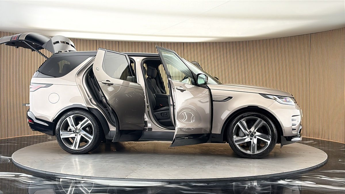 More views of Land Rover Discovery