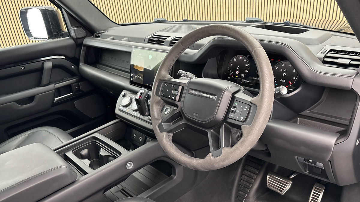 Land Rover Defender 110 Image 5