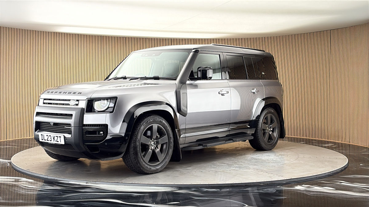 Land Rover Defender 110 Image 20