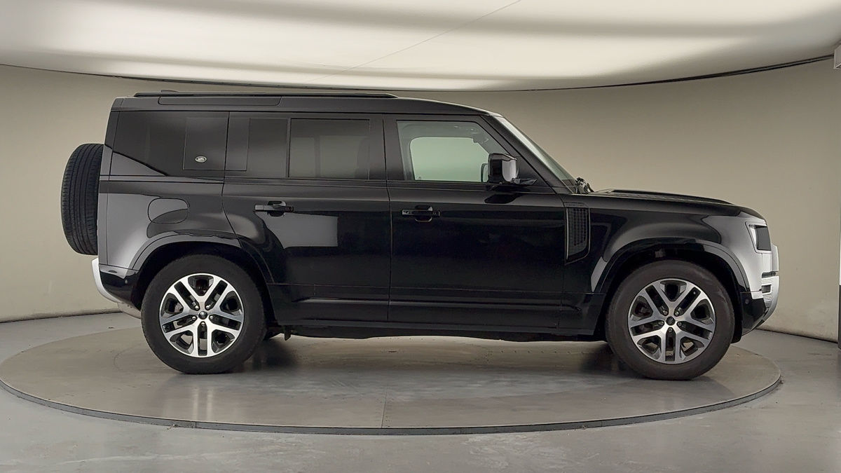 Land Rover Defender 110 Image 16