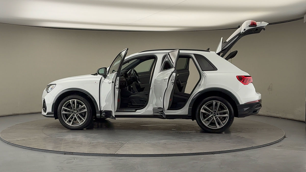 More views of Audi Q3