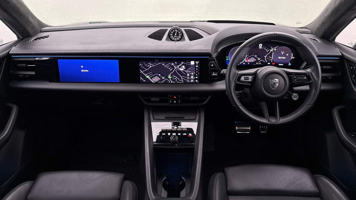 Porsche Macan Image 12